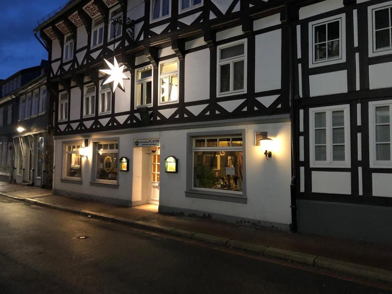 Goldener Stern 2*